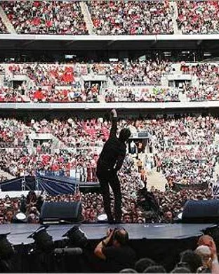 Live concert by Nymphia Wind & Plastique Tiara